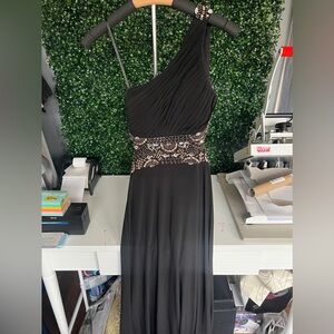 Blondie nites by Stacy Solar black one shoulder dress